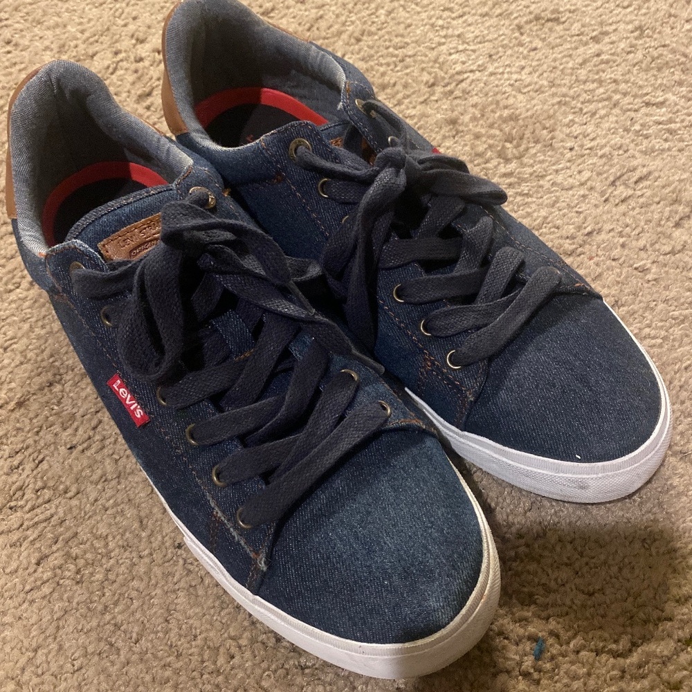 Levi’s low top shoes